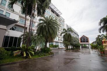 Phavina Hotel Rayong Sha Extra Plus