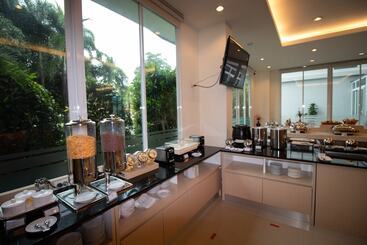 Phavina Hotel Rayong Sha Extra Plus