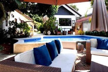 هتل Rice Barn And Rooms