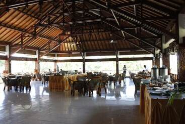 هتل Surya Pesona Beach