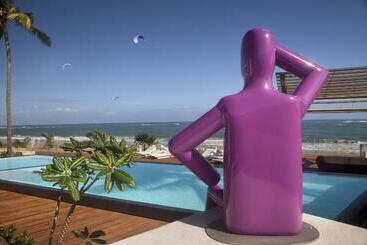 هتل Ultravioleta Boutique Residences