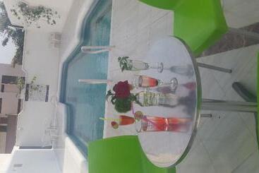 هتل Axis Inn By Geh Suites