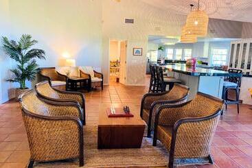 Ohia Kona Estates   An All Suites B&b