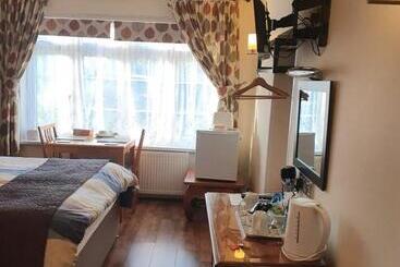پانسیون Penryn Guest House, Ensuite Rooms, Free Parking And Free Wifi