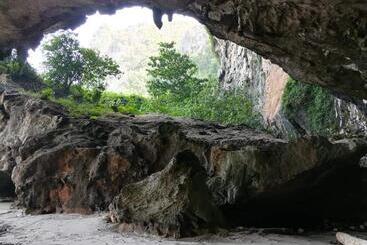 پانسیون Cashew Nut Bungalow, Ko Mook
