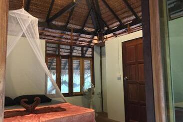 پانسیون Cashew Nut Bungalow, Ko Mook