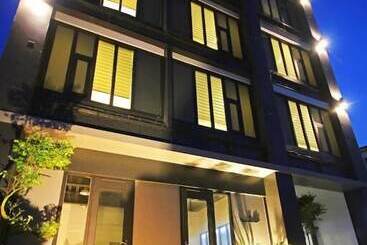 هتل House16