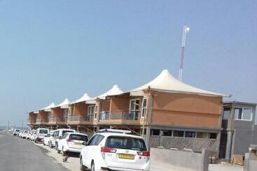 هتل The Fern Leo Beach Resort