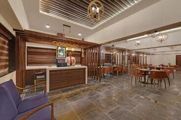 هتل The Fern Leo Beach Resort