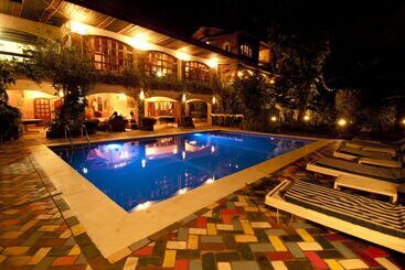 هتل Hôtel Clos Des Limbas