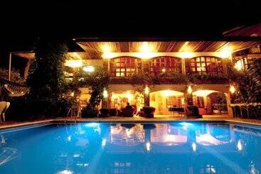 هتل Hôtel Clos Des Limbas