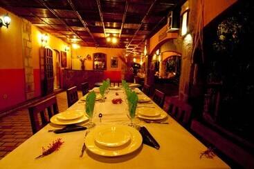 هتل Hôtel Clos Des Limbas