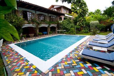 هتل Hôtel Clos Des Limbas