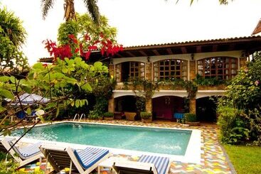 هتل Hôtel Clos Des Limbas