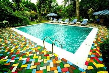 هتل Hôtel Clos Des Limbas