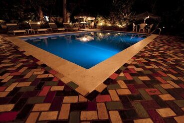 هتل Hôtel Clos Des Limbas