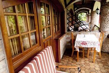 هتل Hôtel Clos Des Limbas
