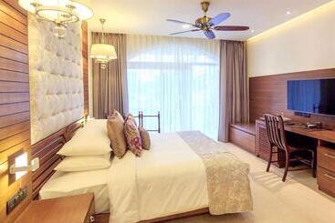 Acron Waterfront Resort