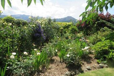 تختخواب و صبحانه Marchmont Gardens