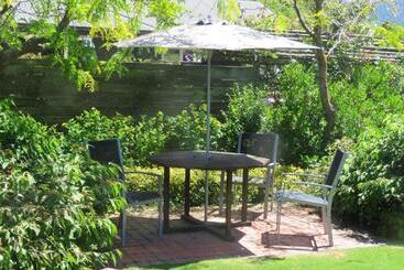 تختخواب و صبحانه Marchmont Gardens