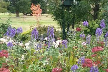 تختخواب و صبحانه Marchmont Gardens