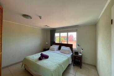 Del Rey Apartments