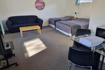 Glenalvon Lodge Motel