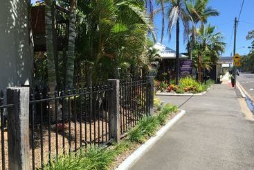 هتل Coconut Palms On The Bay