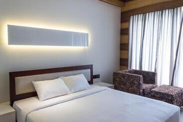 هتل Diana Heights Luxury