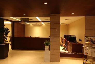 هتل Diana Heights Luxury