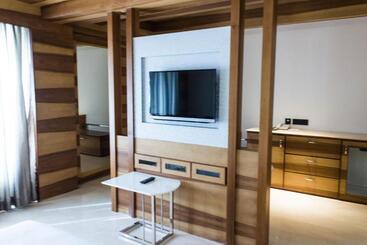 هتل Diana Heights Luxury