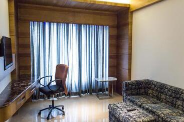 هتل Diana Heights Luxury
