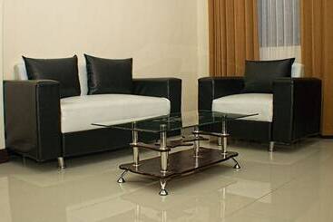 هتل Grand City  Batu