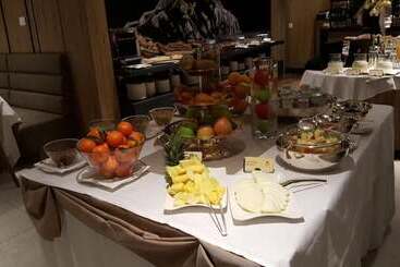 Grand Hotel Courmayeur Mont Blanc, By R Collection Hotels