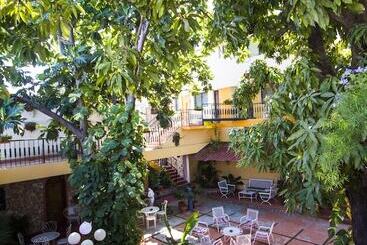 هتل Ideal Villa