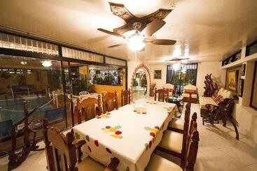 هتل Ideal Villa