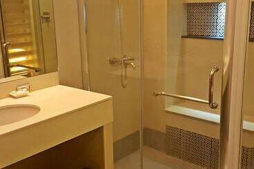 هتل Manhattan Suites Inn