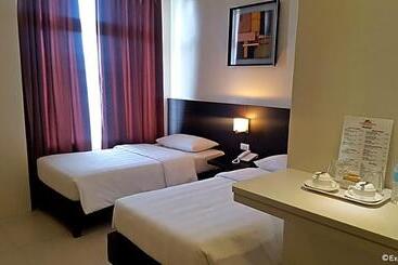 هتل Manhattan Suites Inn