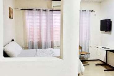 Marrets International Hotel   Express