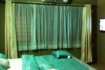 Marrets International Hotel   Express