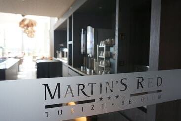 هتل Martin's Red