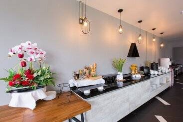 Maya Phuket Airport Hotel Naiyang Beach