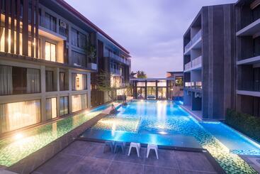 Maya Phuket Airport Hotel Naiyang Beach