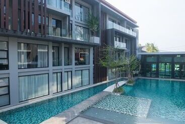 Maya Phuket Airport Hotel Naiyang Beach
