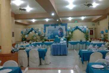 هتل Plaza Maria Luisa Suites Inn