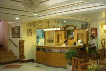 هتل Plaza Maria Luisa Suites Inn