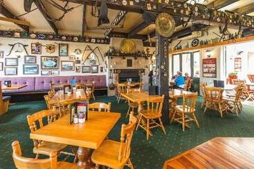 هتل Rutland Arms Inn