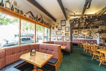 هتل Rutland Arms Inn