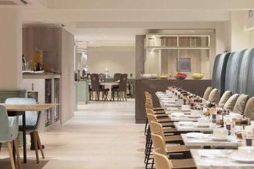 هتل The Level At Melia White House
