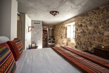 هتل The Riad  Adults Only